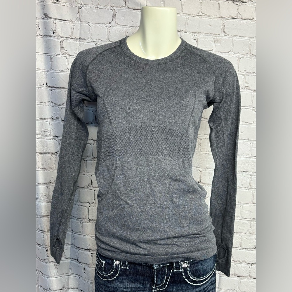 Women’s size 8 lululemon long sleeve shirt